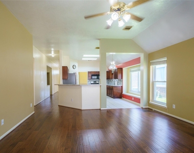 9927 Autumn Way Drive - Photo Thumbnail 10