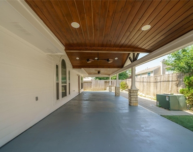 9927 Autumn Way Drive - Photo Thumbnail 22