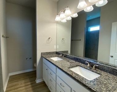 1627 Nw 9th Street - Photo Thumbnail 11