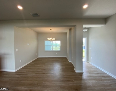 1627 Nw 9th Street - Photo Thumbnail 2