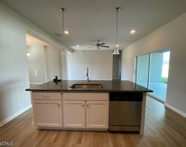 1627 Nw 9th Street - Photo Thumbnail 5
