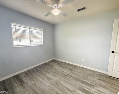 924 Nw 12th Place - Photo Thumbnail 20
