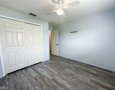 924 Nw 12th Place - Photo Thumbnail 17