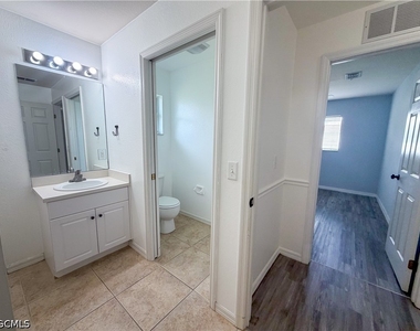 924 Nw 12th Place - Photo Thumbnail 25