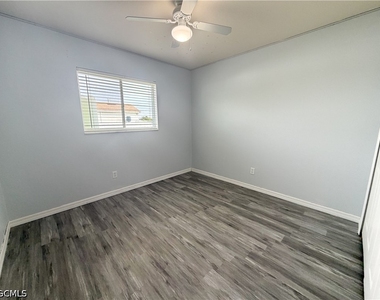 924 Nw 12th Place - Photo Thumbnail 23