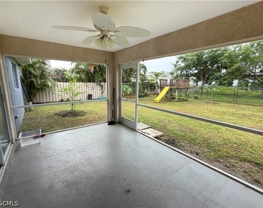 924 Nw 12th Place - Photo Thumbnail 31
