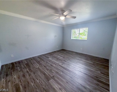 924 Nw 12th Place - Photo Thumbnail 13