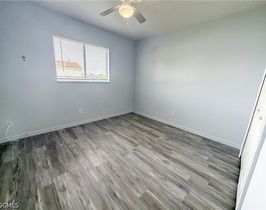 924 Nw 12th Place - Photo Thumbnail 16