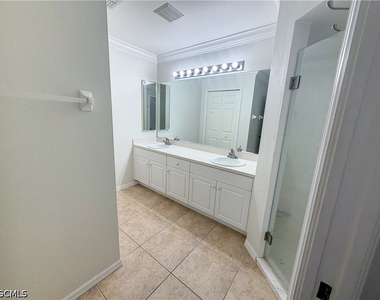 924 Nw 12th Place - Photo Thumbnail 28