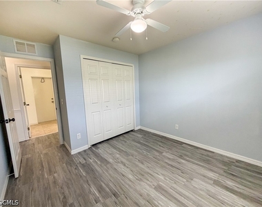 924 Nw 12th Place - Photo Thumbnail 22