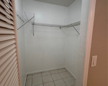 112 Se 12th Street - Photo Thumbnail 5