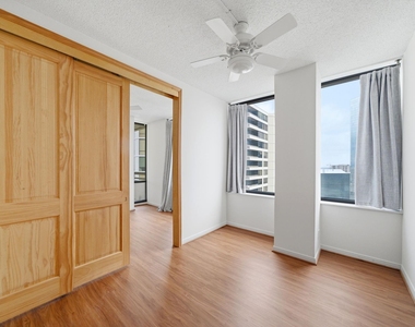 15 Greenway Plaza - Photo Thumbnail 8
