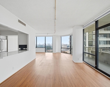 15 Greenway Plaza - Photo Thumbnail 19