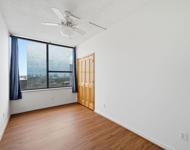 15 Greenway Plaza - Photo Thumbnail 35