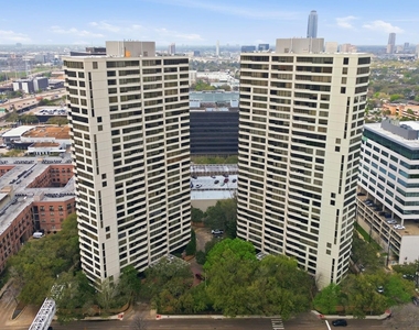 15 Greenway Plaza - Photo Thumbnail 14