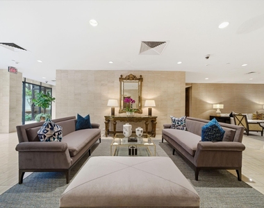 15 Greenway Plaza - Photo Thumbnail 17