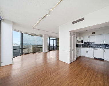 15 Greenway Plaza - Photo Thumbnail 25