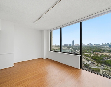 15 Greenway Plaza - Photo Thumbnail 4