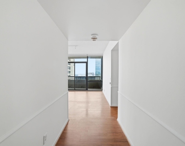 15 Greenway Plaza - Photo Thumbnail 2