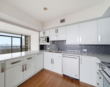 15 Greenway Plaza - Photo Thumbnail 31