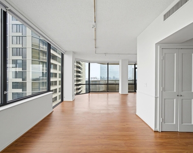 15 Greenway Plaza - Photo Thumbnail 23