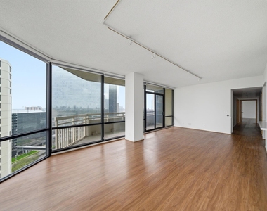 15 Greenway Plaza - Photo Thumbnail 21