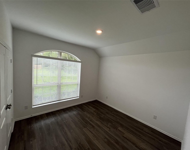 3510 Veridian Shadow Court - Photo Thumbnail 5