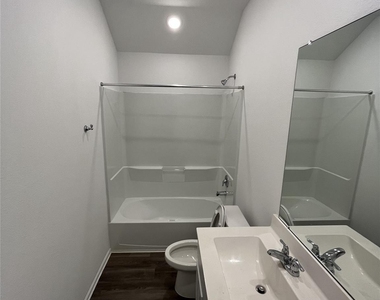 3510 Veridian Shadow Court - Photo Thumbnail 13