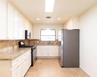 4114 Lemac Drive - Photo Thumbnail 9