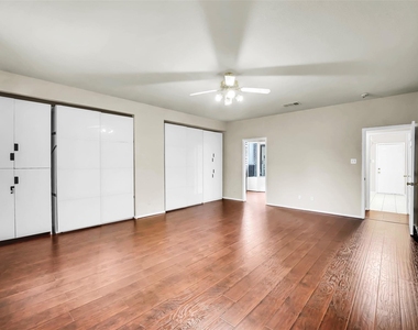 2754 Red Oak Drive - Photo Thumbnail 19