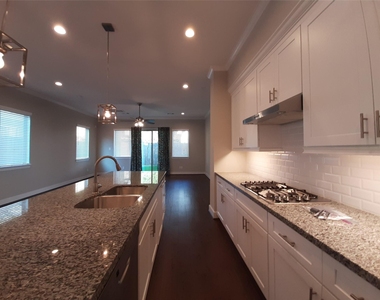 1716 Ridgewood Street - Photo Thumbnail 9