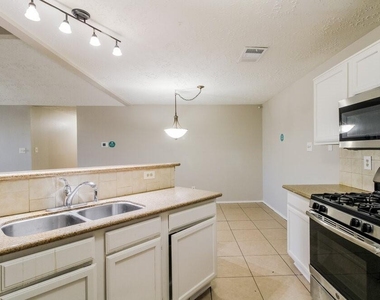 15503 Boulder Oaks Drive - Photo Thumbnail 7