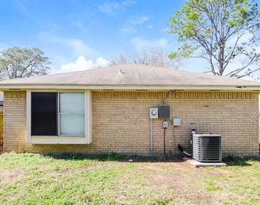 15503 Boulder Oaks Drive - Photo Thumbnail 13