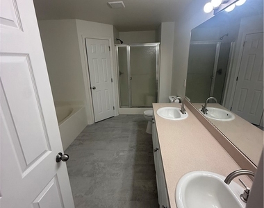 720 Lamar Street E - Photo Thumbnail 12