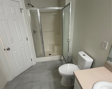 720 Lamar Street E - Photo Thumbnail 14