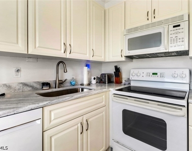 207 8th Avenue S - Photo Thumbnail 7