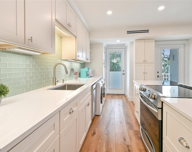 250 7th Avenue S - Photo Thumbnail 5