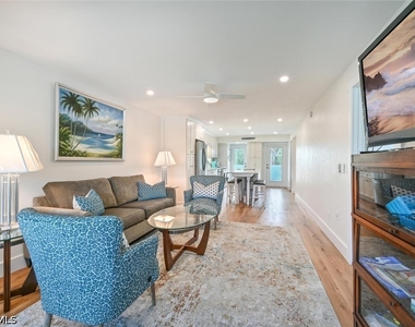 250 7th Avenue S - Photo Thumbnail 2