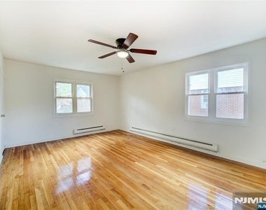 138 Lincoln - Photo Thumbnail 2