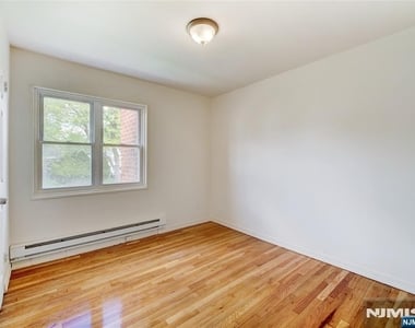 138 Lincoln - Photo Thumbnail 12