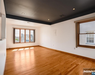 102 Hedden - Photo Thumbnail 5