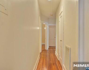 69 Montclair - Photo Thumbnail 10
