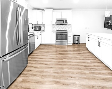1030 39th Street Sw - Photo Thumbnail 2