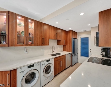 1300 Gulf Shore Boulevard N - Photo Thumbnail 8
