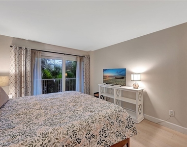 1300 Gulf Shore Boulevard N - Photo Thumbnail 14