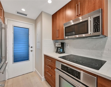 1300 Gulf Shore Boulevard N - Photo Thumbnail 9