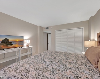 1300 Gulf Shore Boulevard N - Photo Thumbnail 15