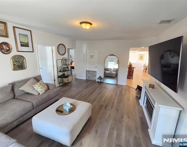 190 Stevens - Photo Thumbnail 6