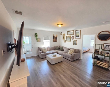 190 Stevens - Photo Thumbnail 5