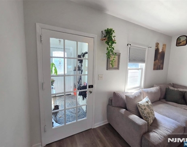 190 Stevens - Photo Thumbnail 7